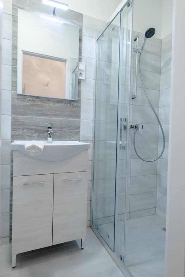 Brand New Studio With Aircon In The Center Budapest Exteriör bild