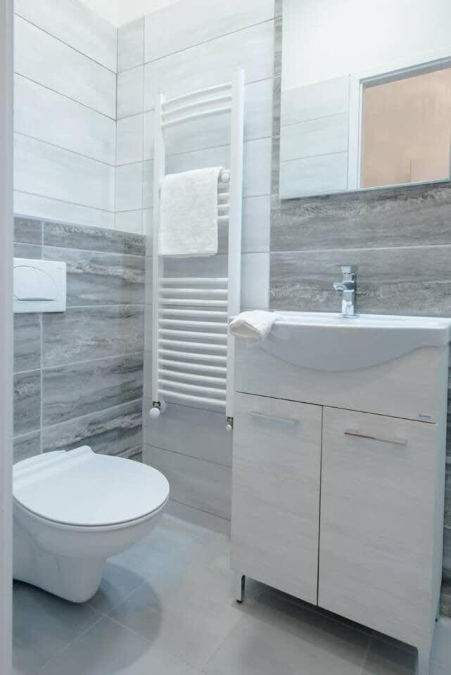 Brand New Studio With Aircon In The Center Budapest Exteriör bild