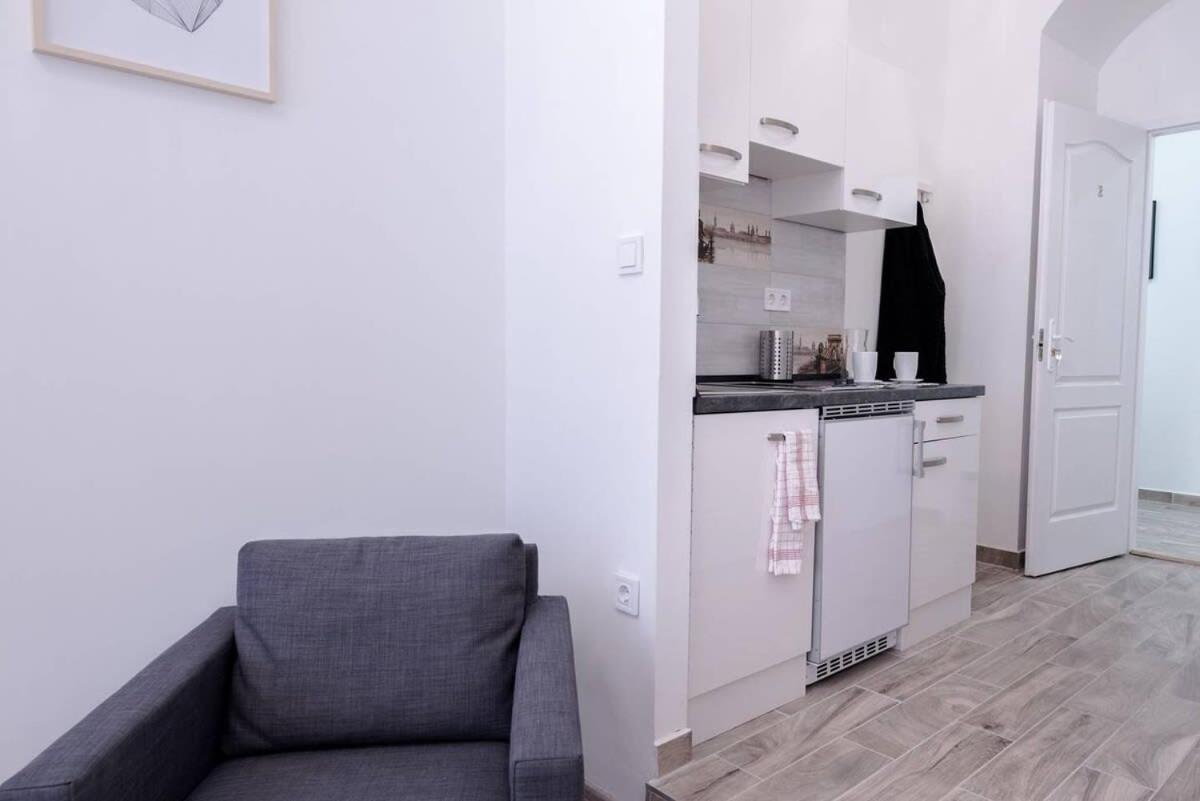 Brand New Studio With Aircon In The Center Budapest Exteriör bild