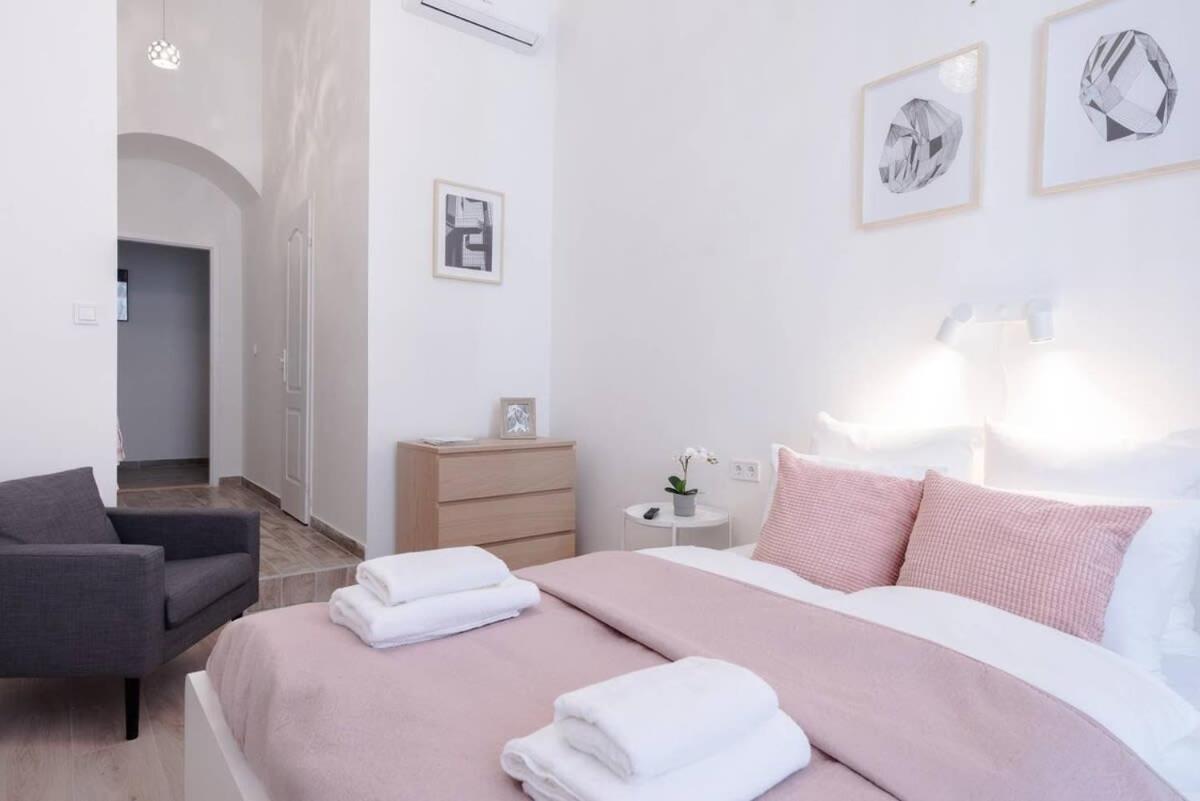 Brand New Studio With Aircon In The Center Budapest Exteriör bild